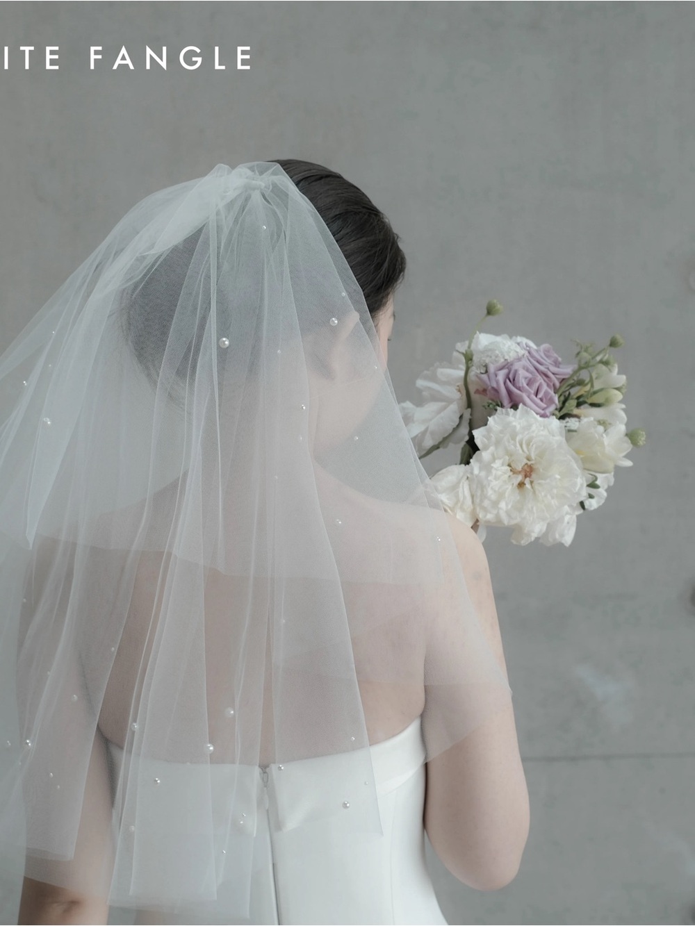 Bridal White Pearl Bridal Veil with Comb Short